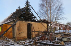 Gaisras jauną šeimą paliko be malkų