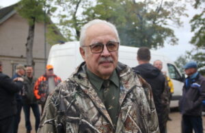 Į medžioklę – po vieną, o kaip šerti – nurodyta „iš aukščiau“
