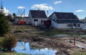 Naujakurių tvenkinys tvindo kaimynus