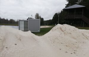 Plautasis Rokiškio ežero smėlis lyg iš pajūrio