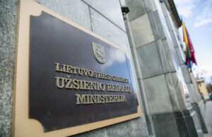 Užsienio reikalų ministerija primygtinai rekomenduoja nevykti į Baltarusiją