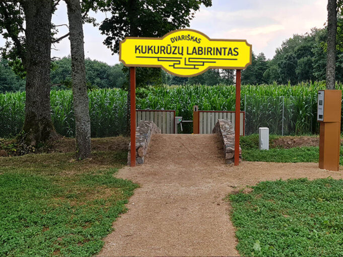 Ilzenbergo-dvaras-ir-ukis-kukuruzu-labirintas-iejimas
