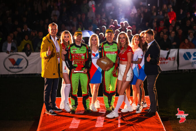 Nugalėtojų ekipažo apdovanojimai (2)