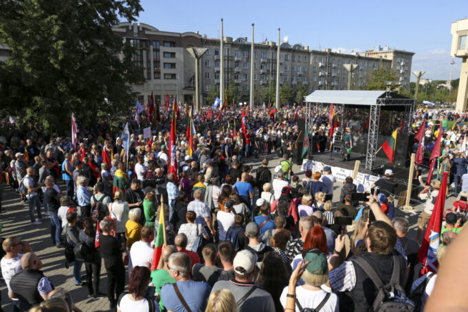 ELTA2727389 Vilnius, rugpjūčio 10 d. (ELTA). Mitingas prie Seimo prieš planuojamus ribojimus nepasiskiepijusiems nuo COVID-19. 2021.08.10 10:09:24. Marius Morkevičius (ELTA)