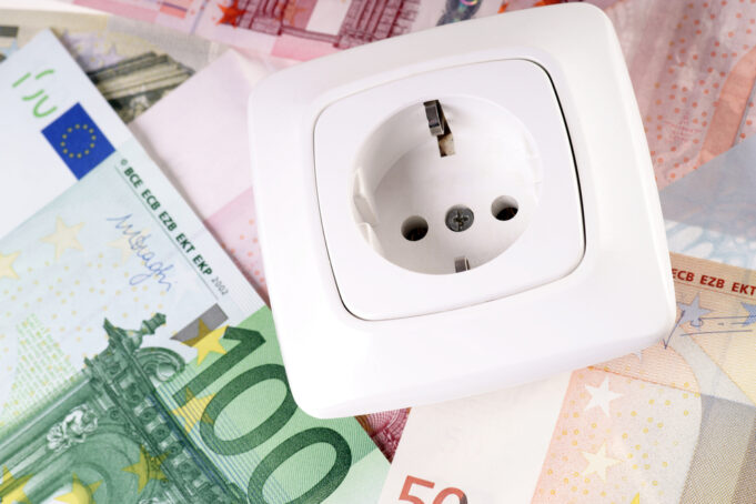 Socket,And,Euro,Banknotes,/,Electricity,Price