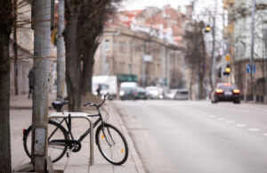 Susisiekimo ministerija siūlo miestuose įrengti dviračių gatves