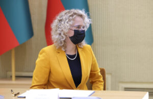 Naujausiuose reitinguose neįprastas valdančiųjų ir opozicinių partijų palaikymas: ekspertė – gyvename nenormaliais laikais