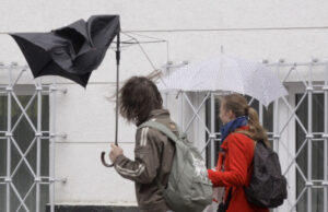 LHMT: artimiausiomis dienomis – drėgnesni orai ir gūsingas vėjas, gali net kilti audra