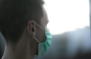 Trumpėja izoliacijos trukmė, specialus izoliacijos algoritmas – ugdymo įstaigoms