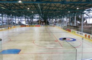 Sezoną pradėjo jaunieji ledo ritulininkai