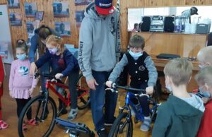 Rokiškio darželiuose – edukacinis projektas „Susidraugauk su dviračiu“