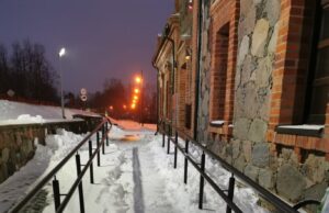 Kokie įsipareigojimai verčia aukoti kultūrą?