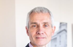 Į rajono ligoninės vadovo pareigas grįžta Raimundas Martinėlis