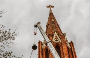 Daugiau nei po 100 metų Šv. apaštalo evangelisto Mato bažnyčioje vėl skambės trys varpai