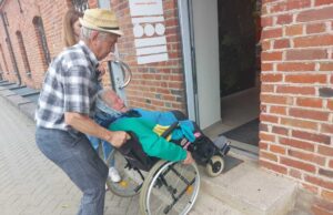 Neįtikėtina: neįgaliuosius į SWEDBANK Rokiškio skyrių tenka įkelti