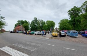 Trečiadienio vakarą į gatves išriedėjo klasikiniai automobiliai