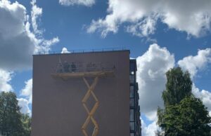 Dar vienas namas pasipuoš piešiniu