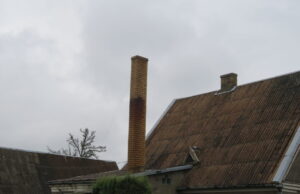 Vėstantys orai priminė – išvalyti ne visi kaminai