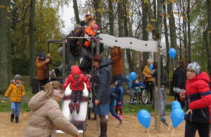 Naujos žaidimų aikštelės atidaryme – netikėti fejerverkai