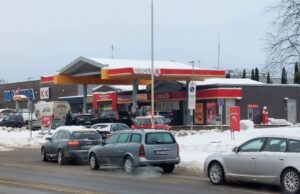 Ketvirtadienį – eilės prie degalinių