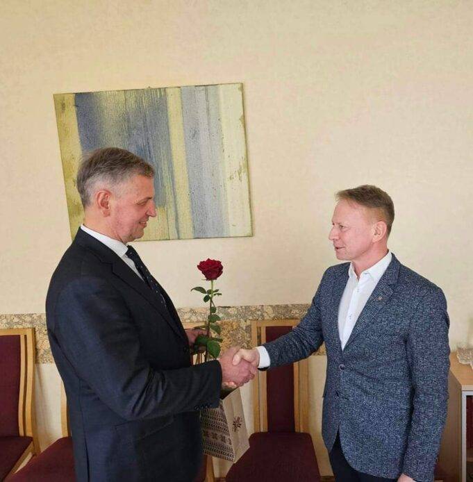 FB_IMG_1681902105904