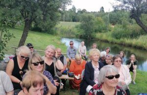 Papiškių kaime – poezijos posmai, pritariant žiogams