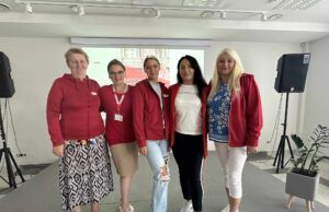 Vienišų senolių liūdesį padeda išsklaidyti savanoriai