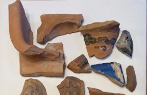 Kokia tiesa slepiasi po spalvotomis Kamajų šukėmis?