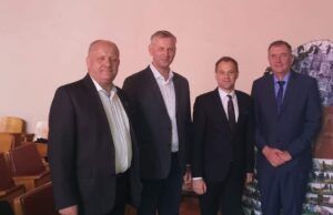 Lukštuose – pašventinta vėliava, atminimo lenta, išdalinti šakočiai. Kam jų nekliuvo – tam sriuba ir kiaušinienė