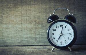 Sekmadienį įvedamas žiemos laikas