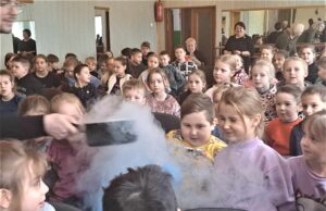 Su eksperimentų pasauliu susipažino Pandėlio gimnazijos pradinukai