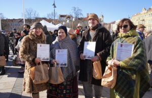Tarp geriausiųjų – ir rokiškietė tautodailininkė