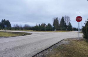 Parko ir Aušros gatvių sankirtoje – „Stop“ ženklas