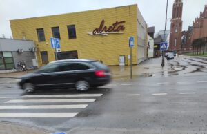 Kas Nepriklausomybės aikštėje paguldė ženklą?