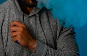 Anykščių rajone galimai narkotinėmis medžiagomis apsinuodijo elektroninę cigaretę rūkęs paauglys