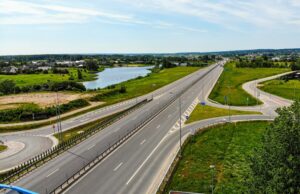 Įsibėgėja kelio Molėtai–Utena rekonstrukcijos darbai – pradedamas kloti naujas asfaltas