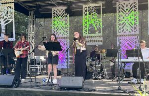 Daugiau muzikos – mažiau „bardako“