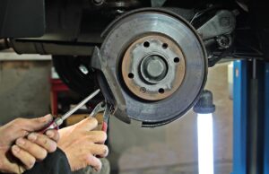 7 patarimai, kaip išvengti apgaulių naudojantis autoserviso paslaugomis