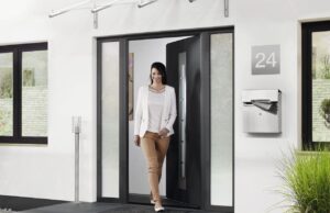 „Hormann“ įėjimo durys – estetiškai patrauklus saugių namų akcentas