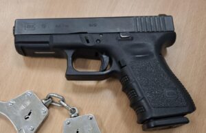 Panevėžio rajone pneumatiniu ginklu peršautas daryti kratos atvykęs policininkas TIKSLINTA