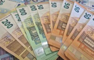 Apgaulės būdu išviliojo pinigus