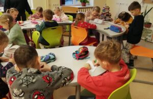 Nuo spalio ikimokyklinukai ir pradinukai nemokamai gaus vaisių, daržovių ir pieno produktų