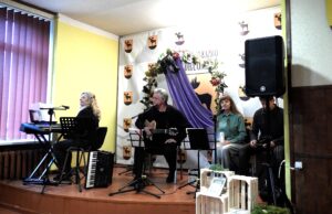 „Čiobrelių kieme“ svarbiausia – poezija