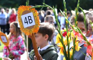 Rugsėjo 1-oji keliuose: prie perėjų budi policija, savanoriai