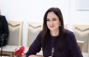 Ruginienė sureagavo į posėdžių salę priesaikų metu palikusius opozicijos narius: reikės kalbėtis