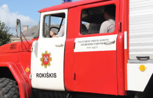 Gaisro pavojų kėlė smilkti pradėjusi siena