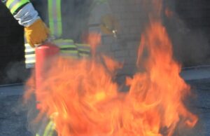 Buvusiose dirbtuvėse degė šiukšlės