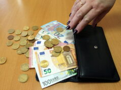 Apklausa: finansinį nerimą Lietuvoje patiria 64 proc. jaunų suaugusiųjų