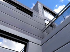 Kaip pasirinkti fasadų medžiagas: mediena, kompozitas ar metalas?