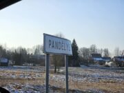 Pandėlyje neblaivus vairuotojas vertė kelio ženklus ir taranavo „Volvo“